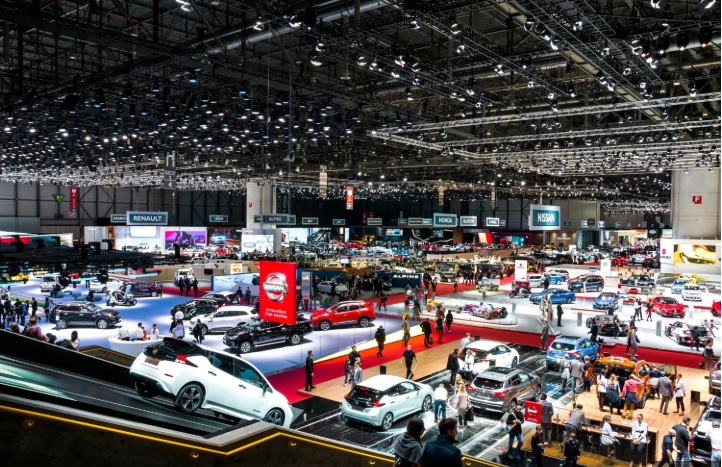 Advanced AI-powered autonomous vehicle navigating smart city infrastructure with sensor fusion technology, V2X communication networks, and intelligent traffic management systems in 2026