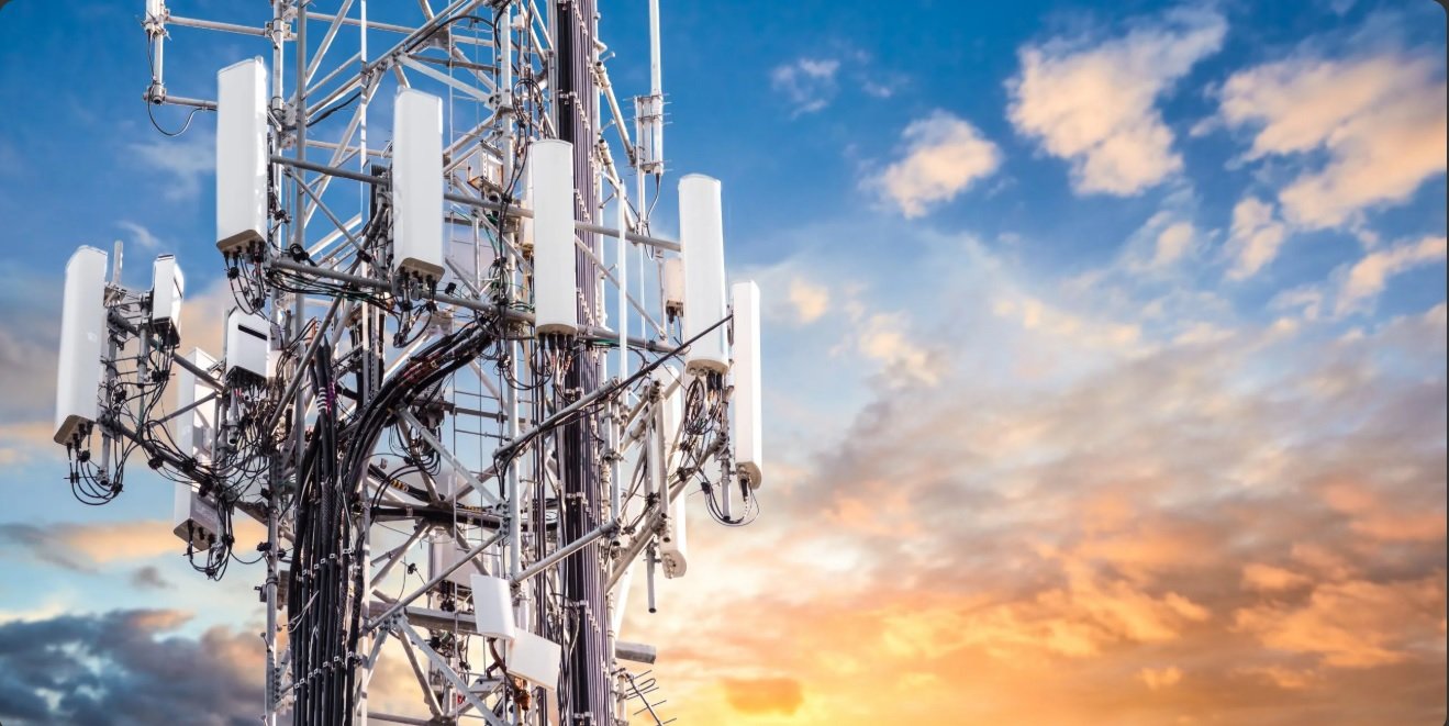 Telecom Engineering Design Concepts for Entrepreneurs — From RF Fundamentals to 5G Network Slicing (Telecommunications / Network Engineering for a global tech & startup audience)